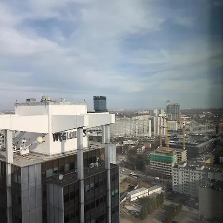 Sky Tower L Pietro 26 L Wanna Z Widokiem Na カトヴィツェ