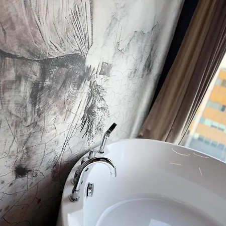 Sky Tower Piętro 26 *